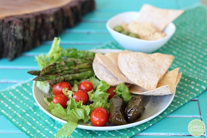 Salad with roasted asparagus and dolmas.