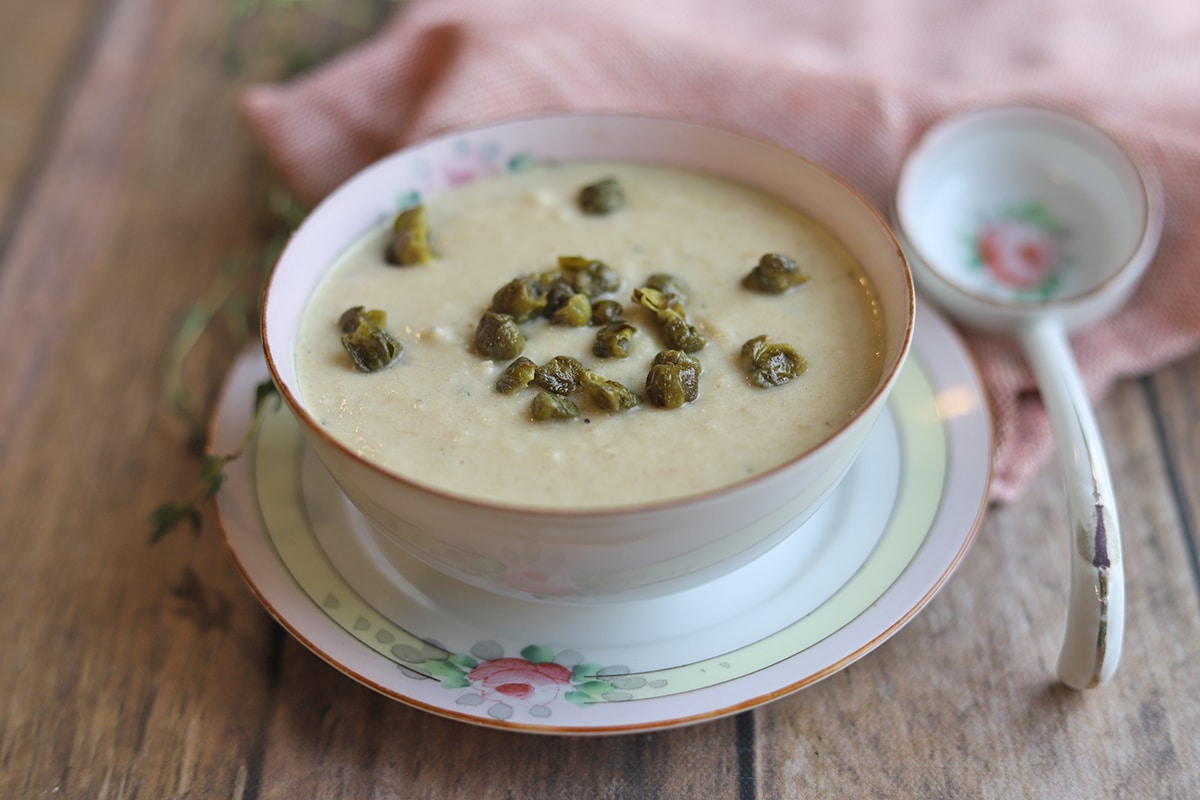 Roasted cauliflower soup in bowl.
