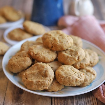 Platter of cookies.