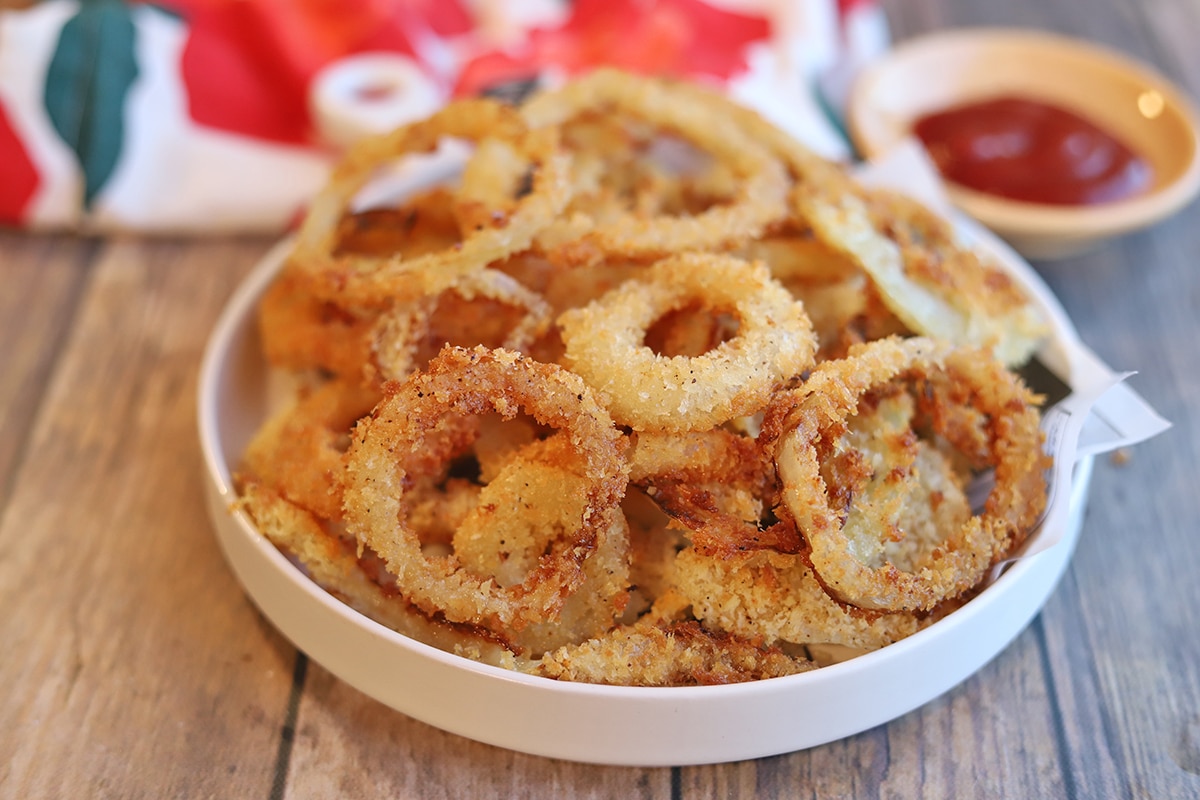Air Fryer Frozen Onion Rings {Frozen to Crispy Perfection in Minutes} -  Bake It With Love