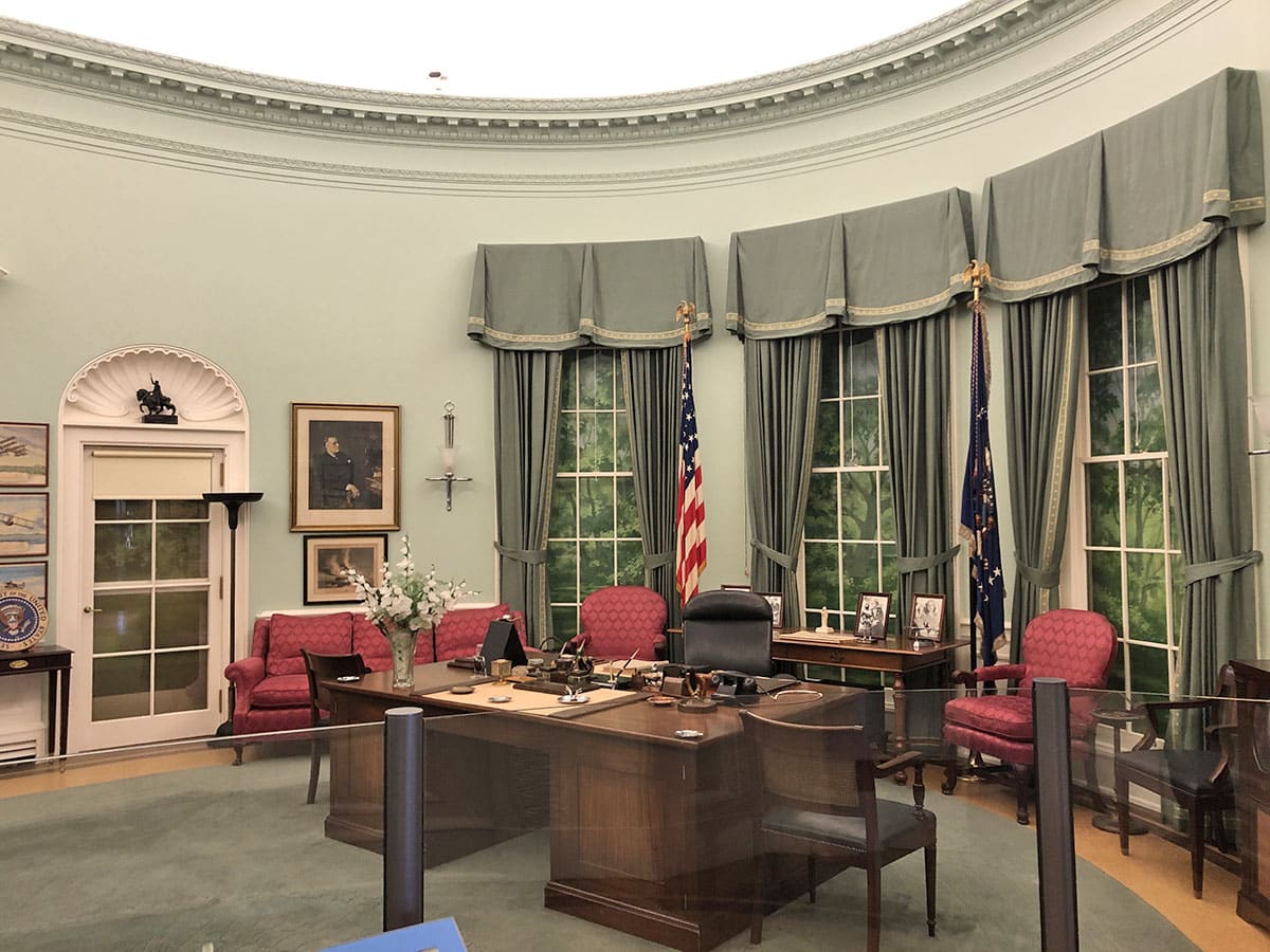 Reproduction of Truman's Oval Office.