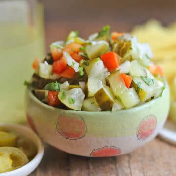 Pickle de gallo with bell pepper in green polkadot bowl.