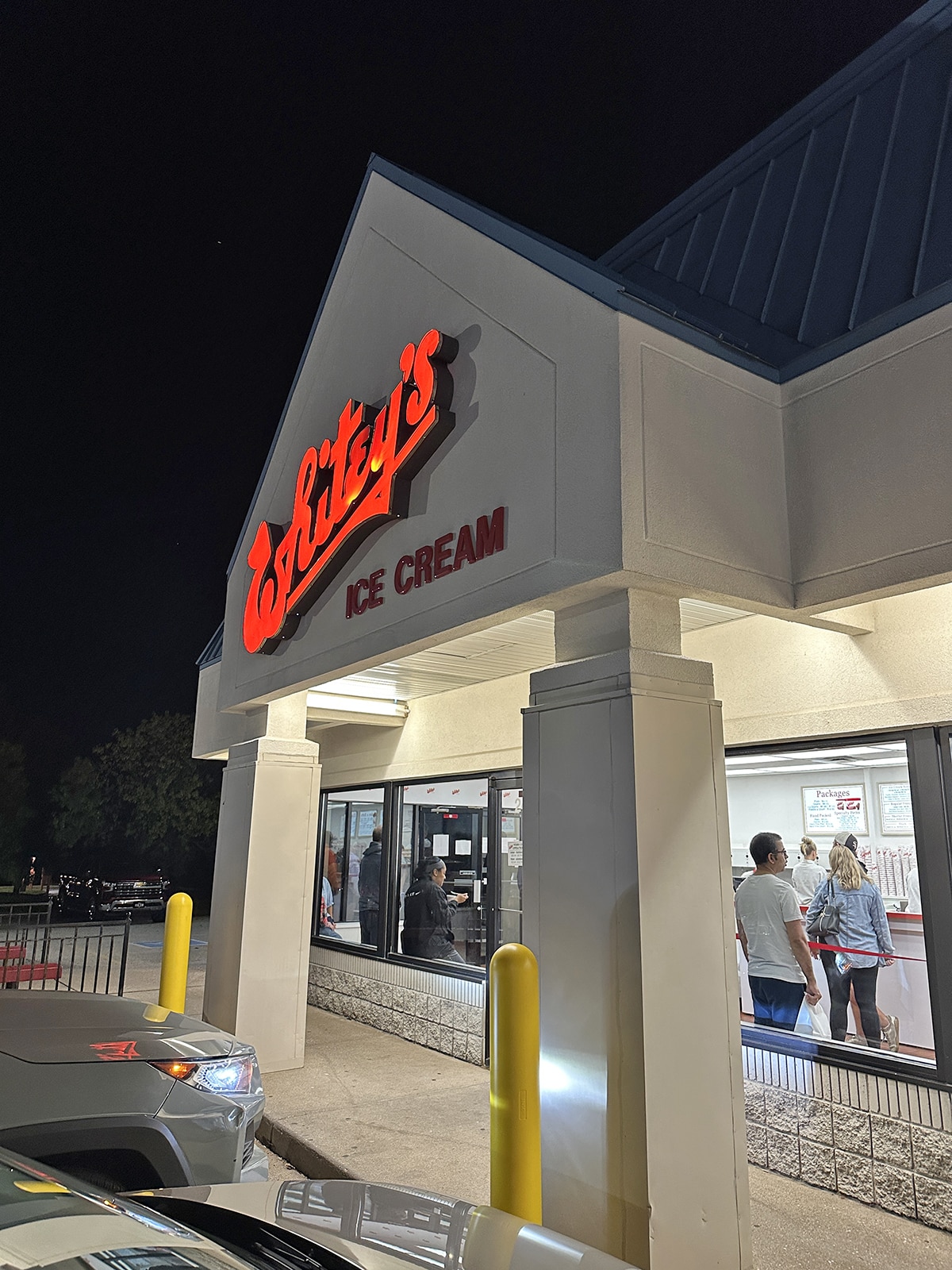 Exterior Whitey's Ice Cream in Davenport, Iowa.